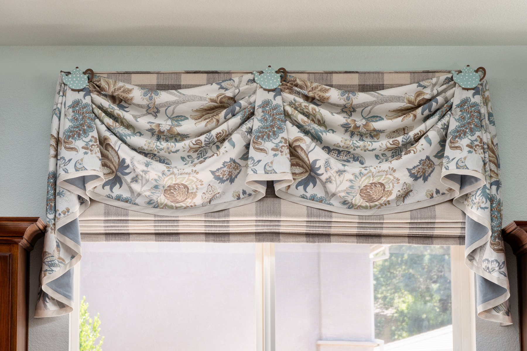 Floral and plaid Roman shade style valance with swags and cascades